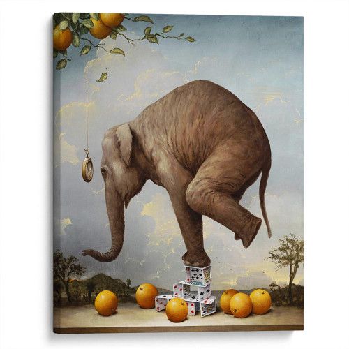 kartina-Слон балансирует на карточном домике